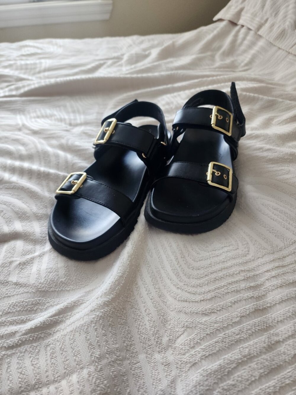 USED Madden NYC Black sandals Sz 10